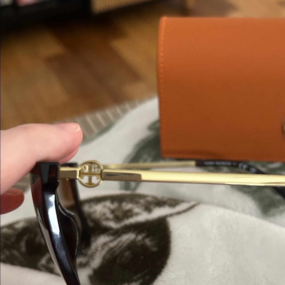 Tory Burch Black Sunglasses with Bold Orange Case - Picture 5 of 6